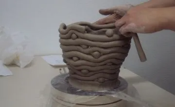Workshop keramiek - opbouw met rolletjes van vazenset - woensdagavond 26/08/2026 van 19.00-22.00u